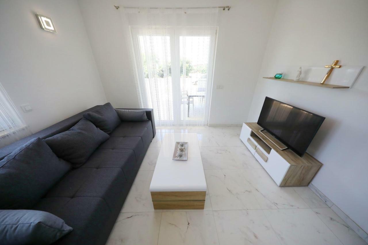 Apartmani Vlado Mitar Sukošan Exterior foto