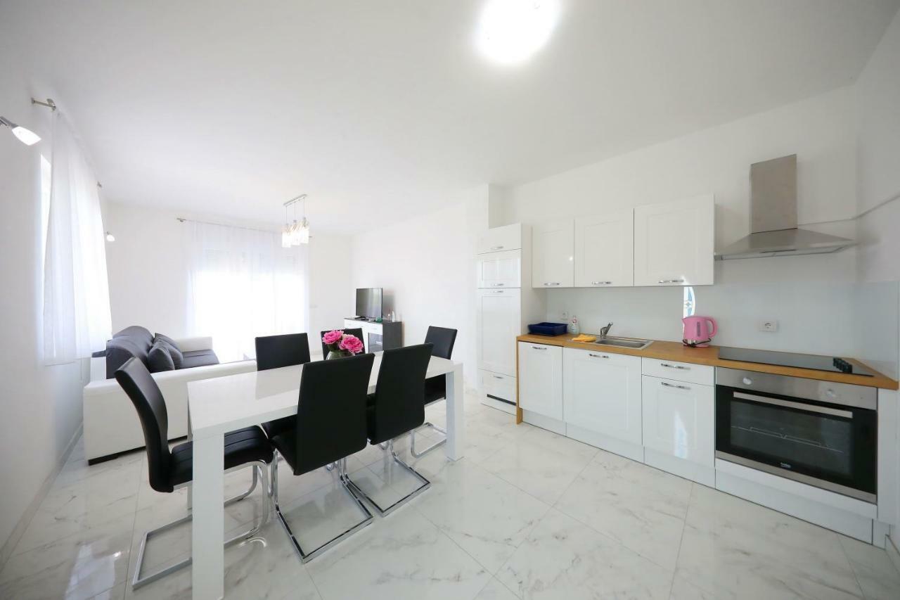 Apartmani Vlado Mitar Sukošan Exterior foto