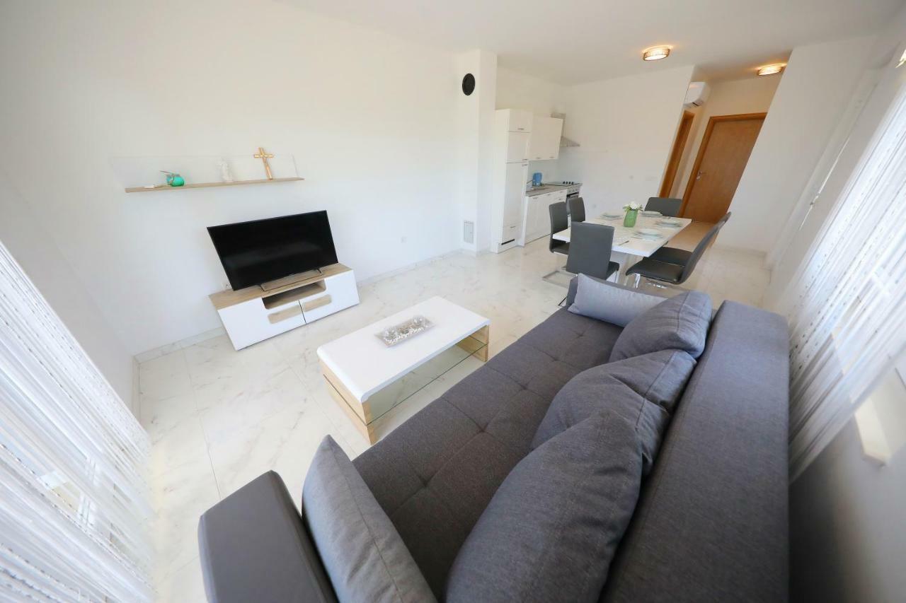 Apartmani Vlado Mitar Sukošan Exterior foto