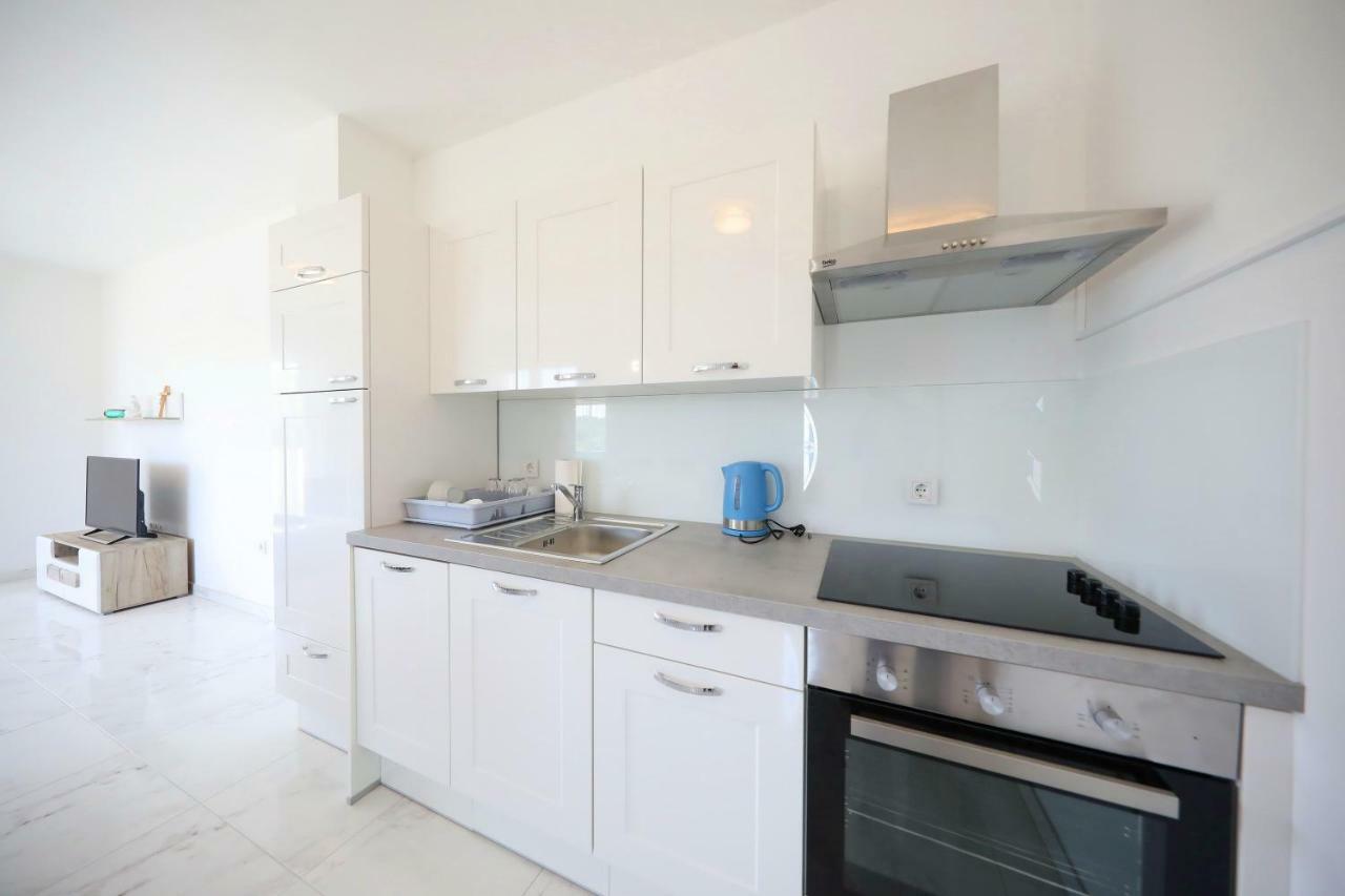 Apartmani Vlado Mitar Sukošan Exterior foto