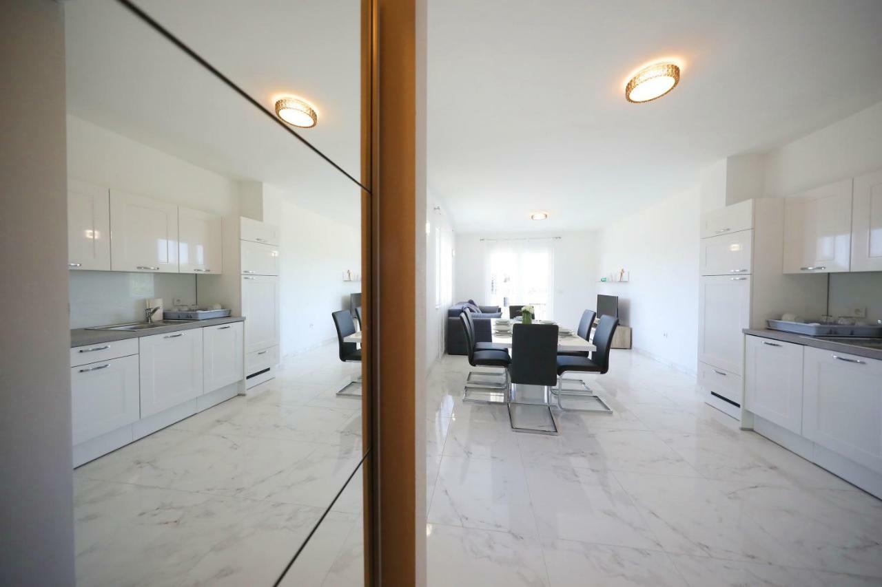 Apartmani Vlado Mitar Sukošan Exterior foto
