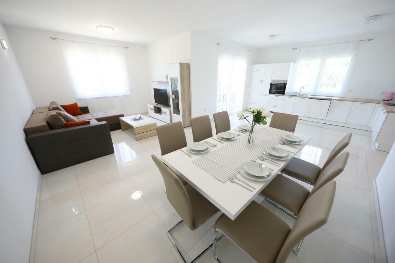 Apartmani Vlado Mitar Sukošan Exterior foto