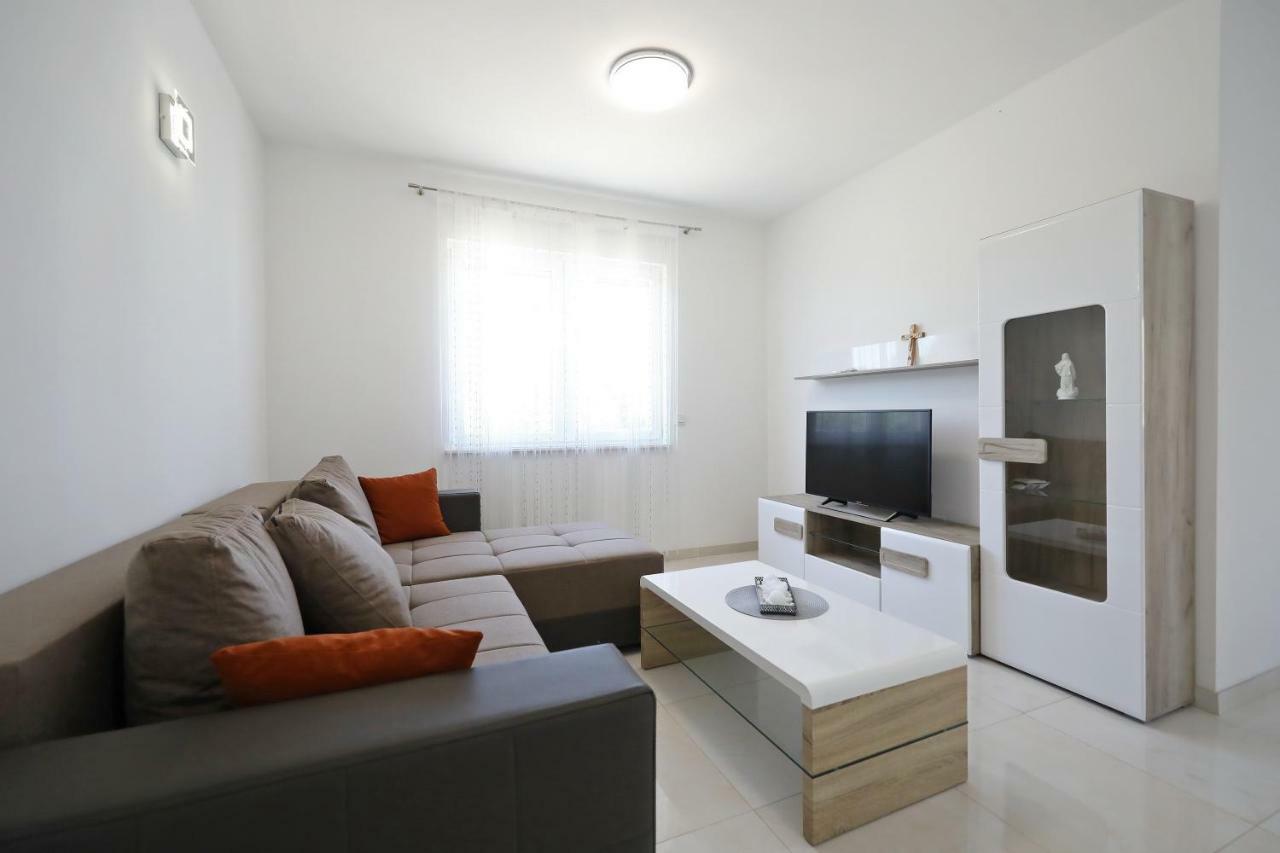 Apartmani Vlado Mitar Sukošan Exterior foto