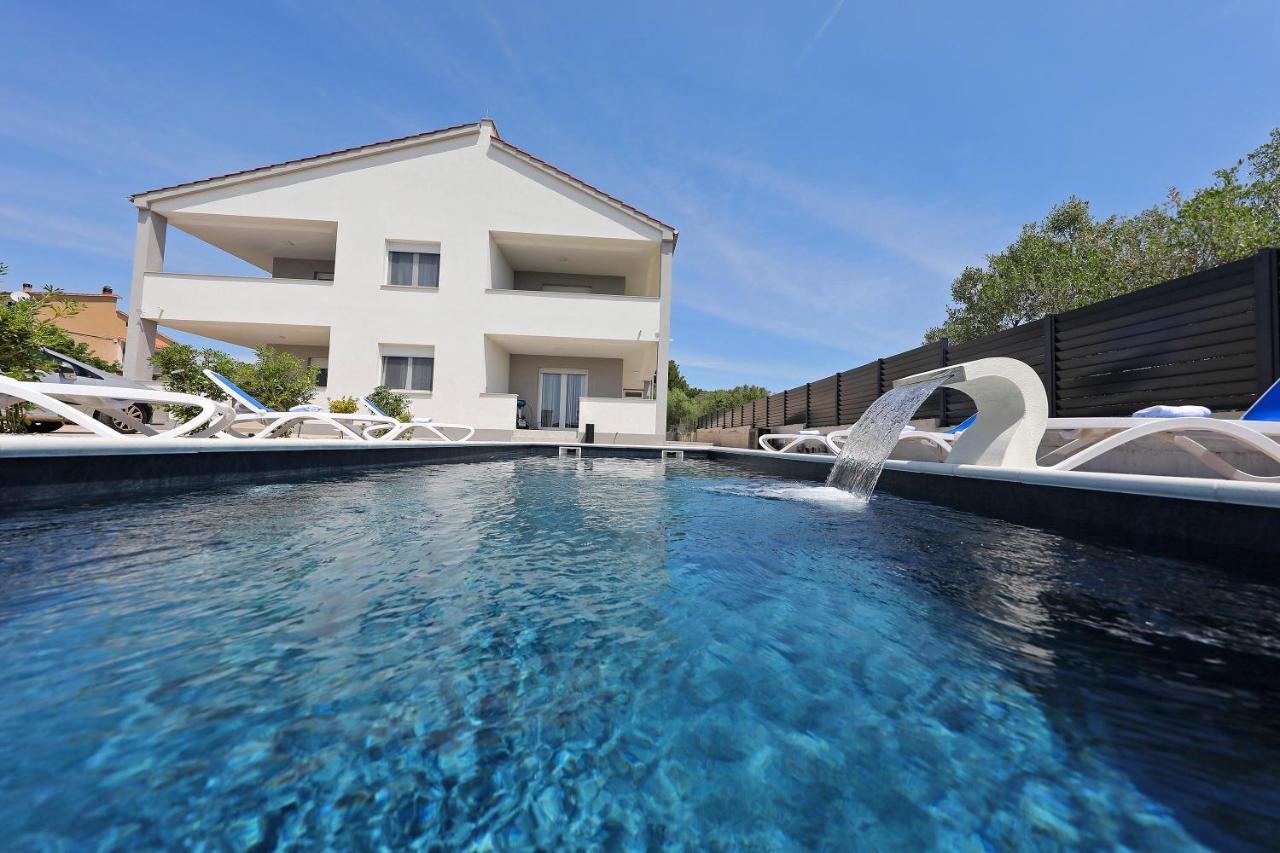 Apartmani Vlado Mitar Sukošan Exterior foto